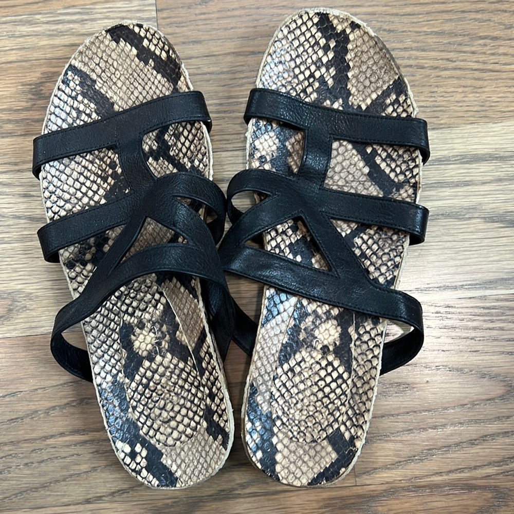 Via Spiga flip flops Sz 9M